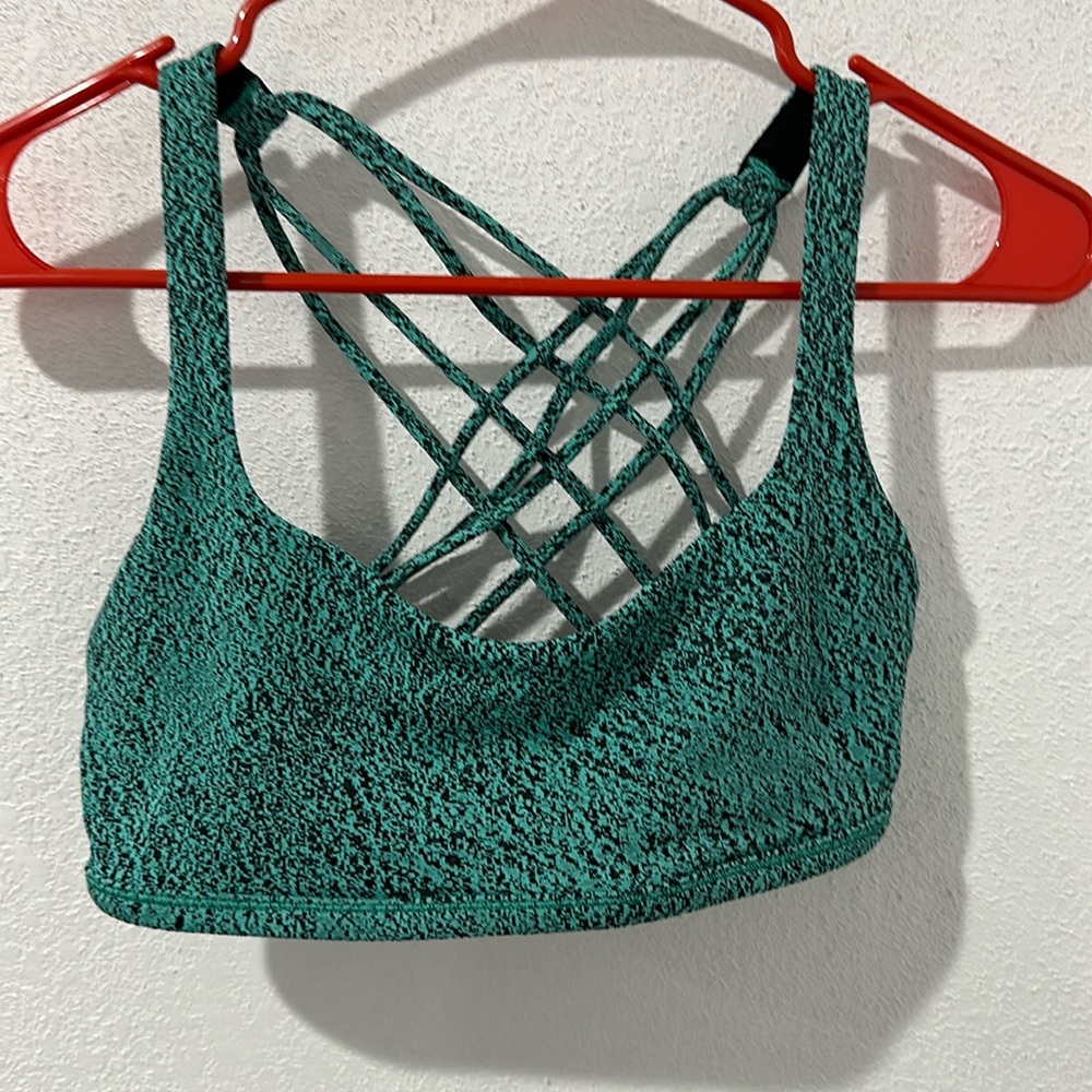 Lululemon sports bra size 6